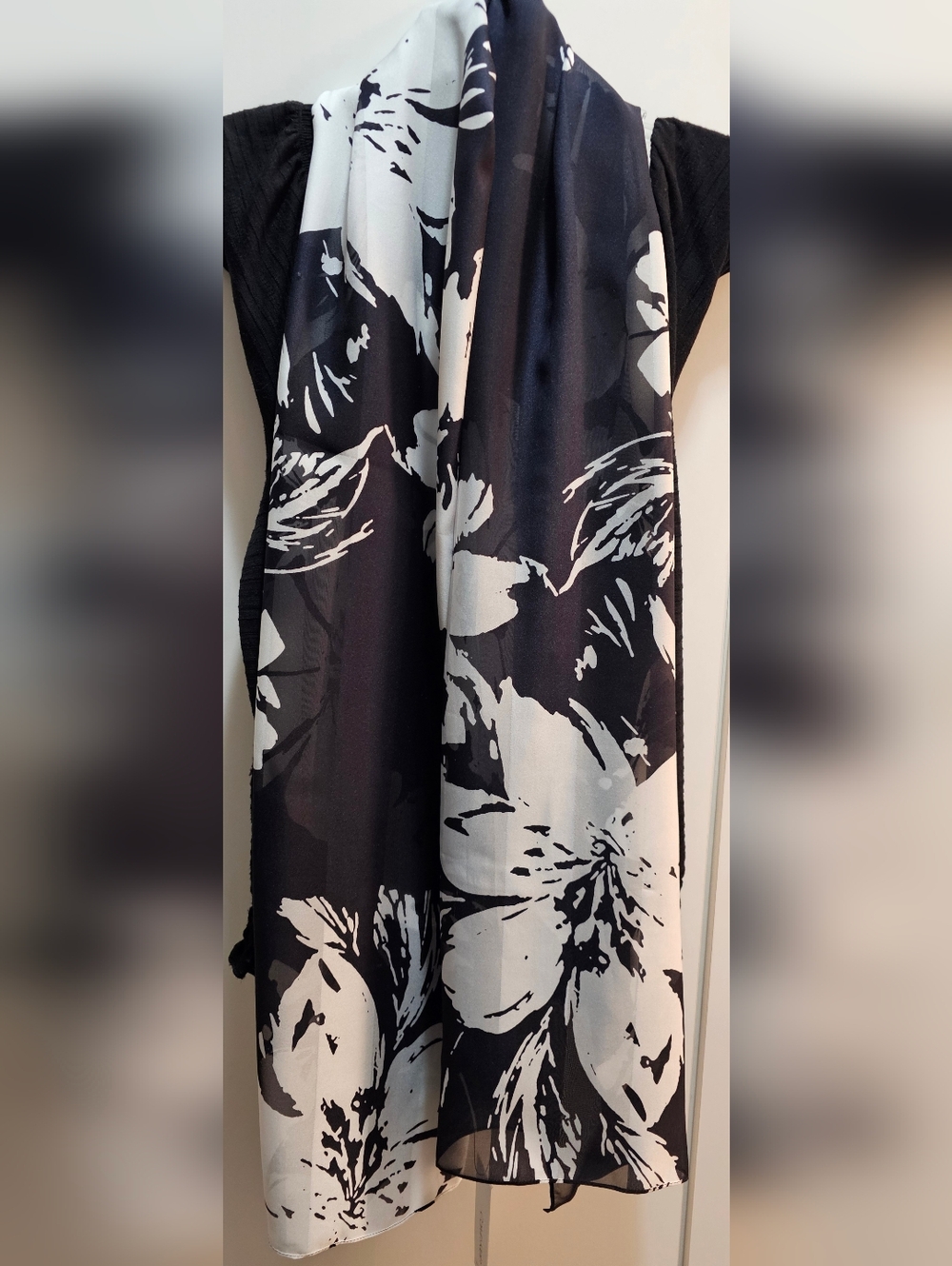 CALVIN KLEIN Black & White Floral Satin Scarf